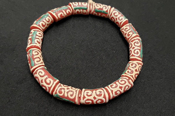 Craft with African glass beads from Ghana. Design jewelry, accessories, or crafts, with Dwennimmen Adinkra beads.