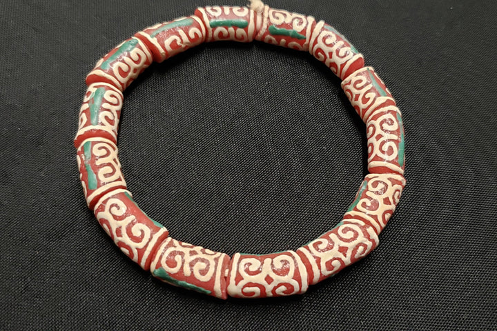 Craft with African glass beads from Ghana. Design jewelry, accessories, or crafts, with Dwennimmen Adinkra beads.